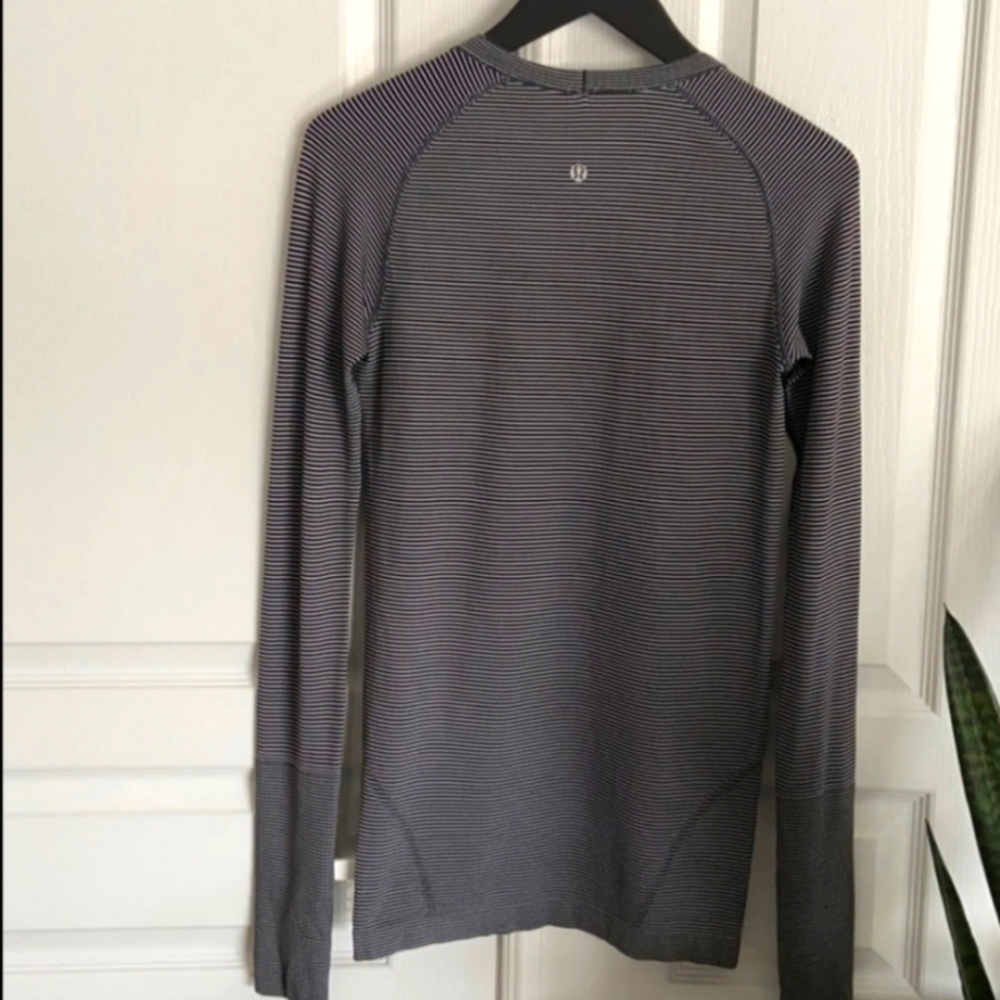 Lululemon Swiftly Tech Long Sleeve  Top Sz 4 Metal Dark Gray Micro Stripe - Picture 3 of 7